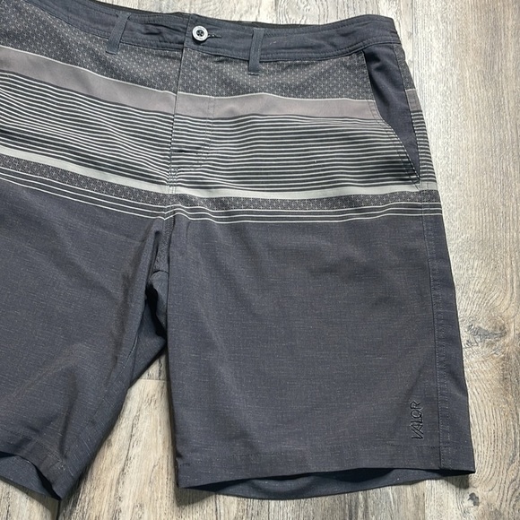 Valor Mens Grey Hybrid shorts, 9” inseam, size 34 - Picture 5 of 9